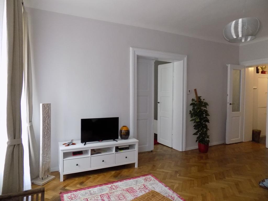 Apartment Christine Brasov Bagian luar foto